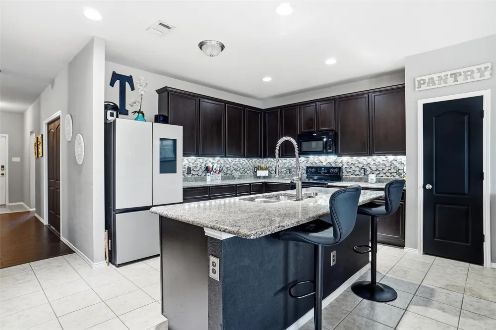 1625 Kawati Way Krum, TX 76249