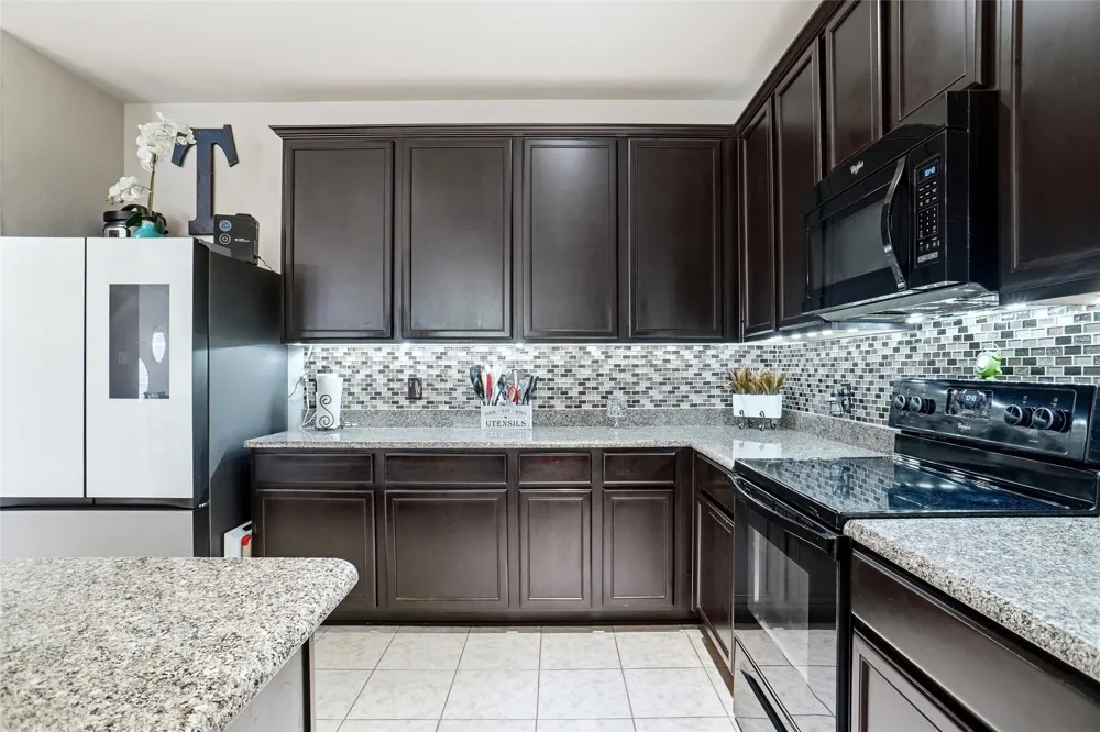 1625 Kawati Way Krum, TX 76249