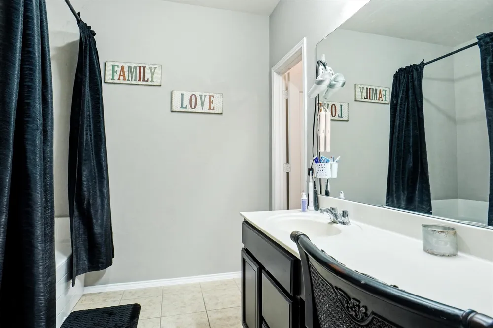 1625 Kawati Way Krum, TX 76249
