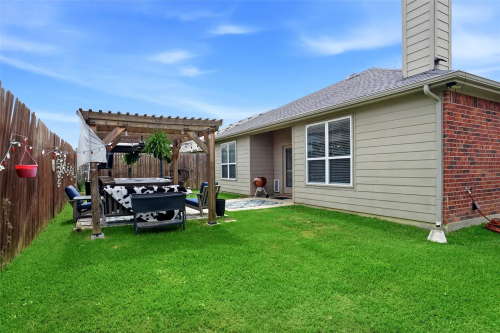 1625 Kawati Way Krum, TX 76249