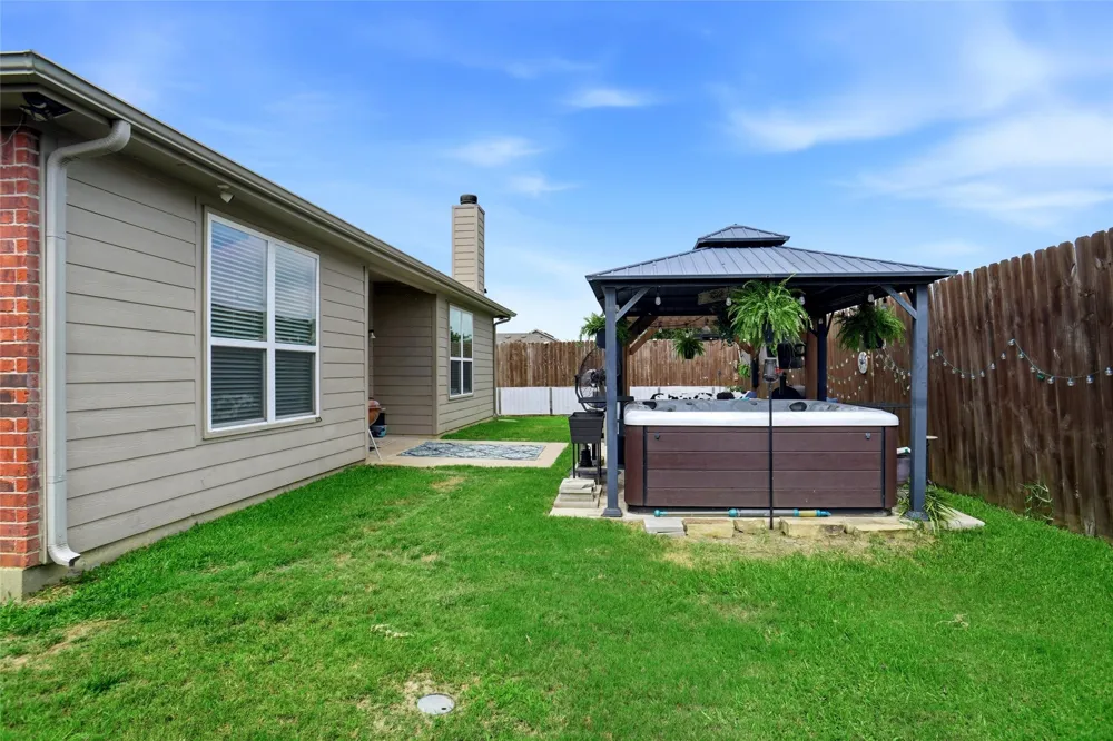 1625 Kawati Way Krum, TX 76249