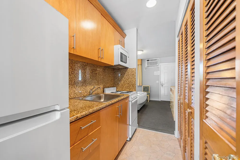 131 S Emerson Avenue #235 Montauk, NY 11954