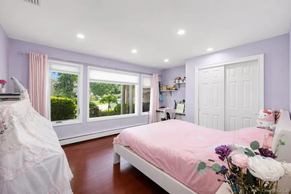 24 Holly Lane Jericho, NY 11753