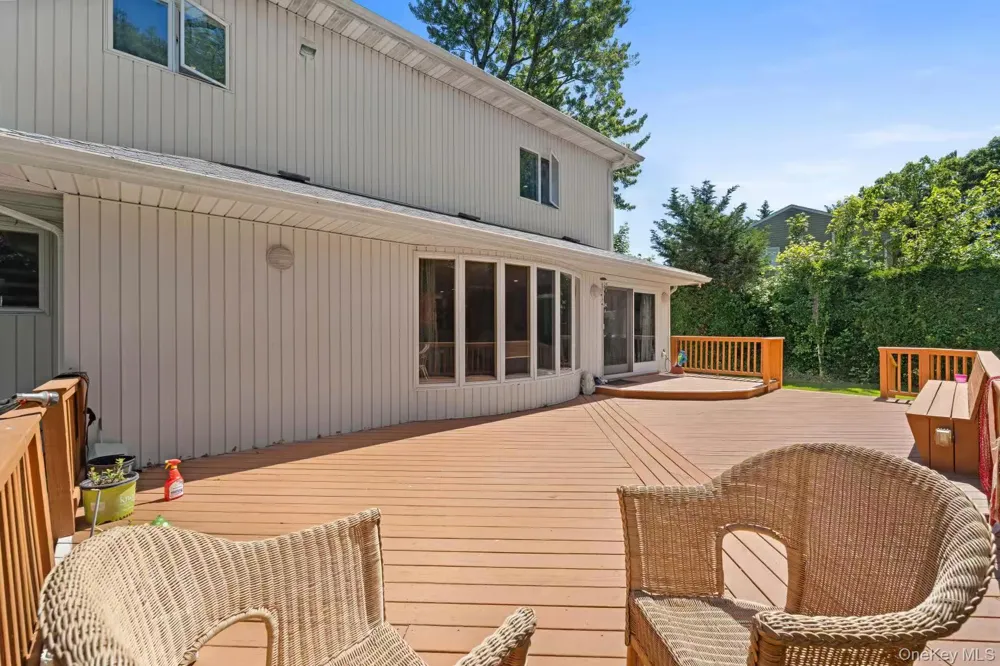 24 Holly Lane Jericho, NY 11753