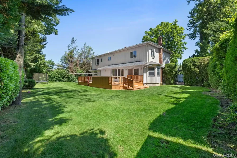 24 Holly Lane Jericho, NY 11753