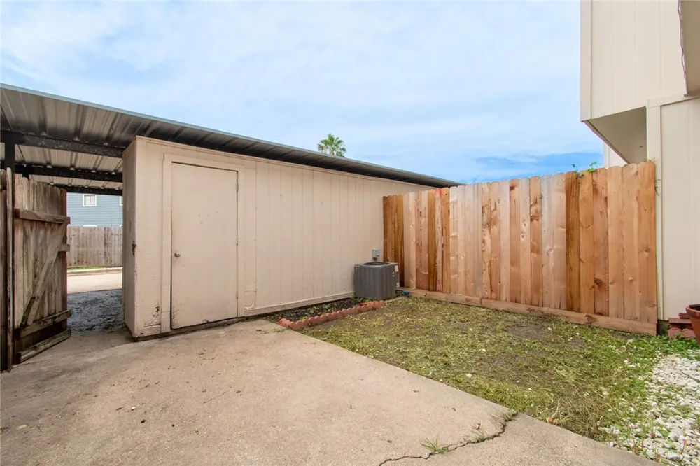 6702 Everhart #U-103 Corpus Christi, TX 78413