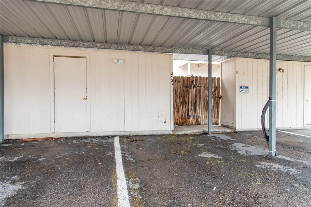 6702 Everhart #U-103 Corpus Christi, TX 78413