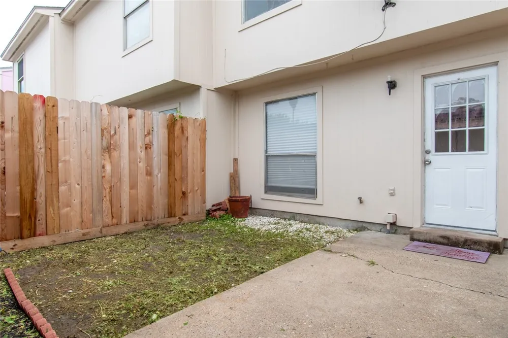 6702 Everhart #U-103 Corpus Christi, TX 78413