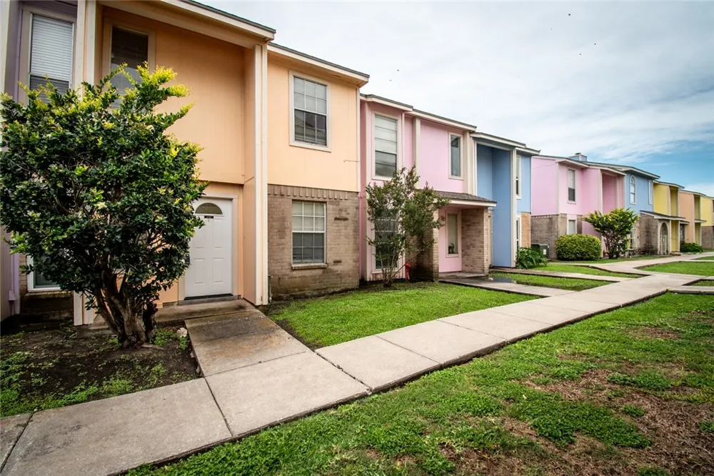 6702 Everhart #U-103 Corpus Christi, TX 78413
