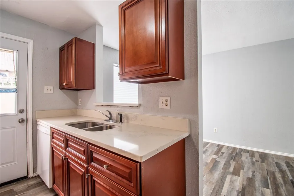 6702 Everhart #U-103 Corpus Christi, TX 78413