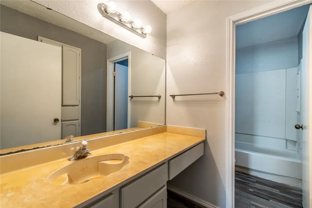 6702 Everhart #U-103 Corpus Christi, TX 78413