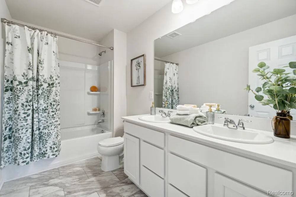 408 Hidden River W Holly Township, MI 48442