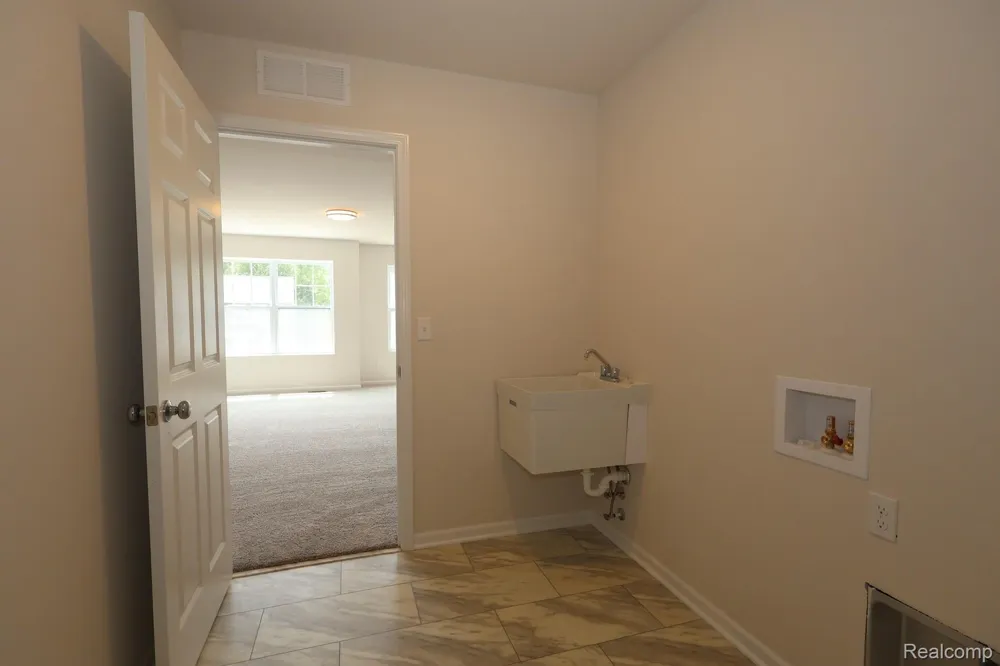 408 Hidden River W Holly Township, MI 48442