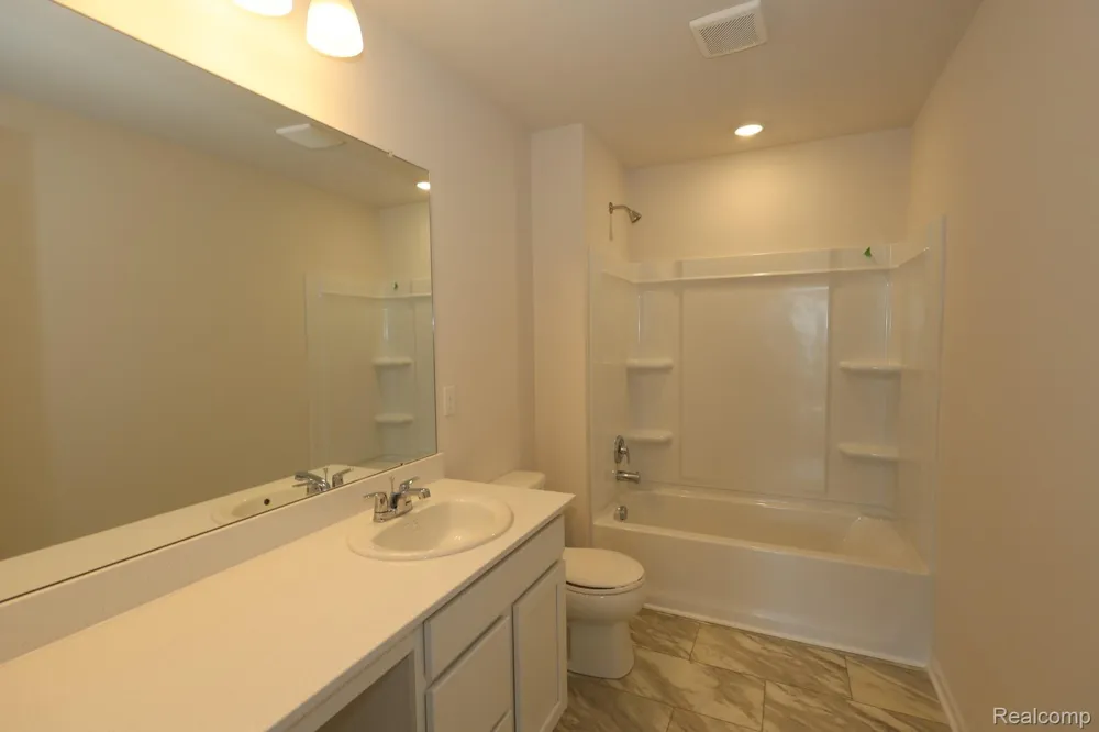 408 Hidden River W Holly Township, MI 48442