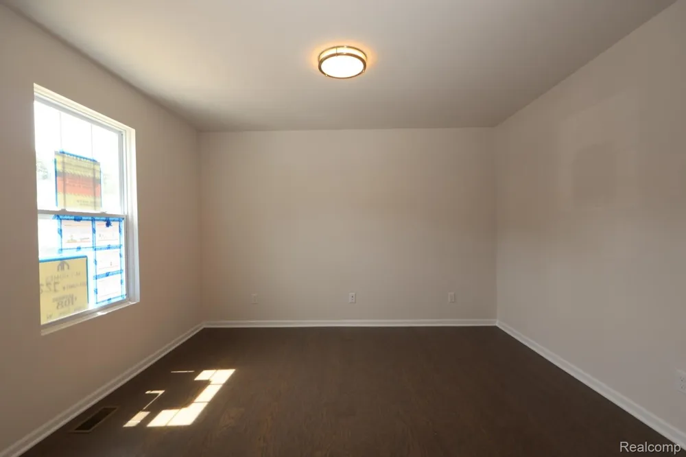 408 Hidden River W Holly Township, MI 48442