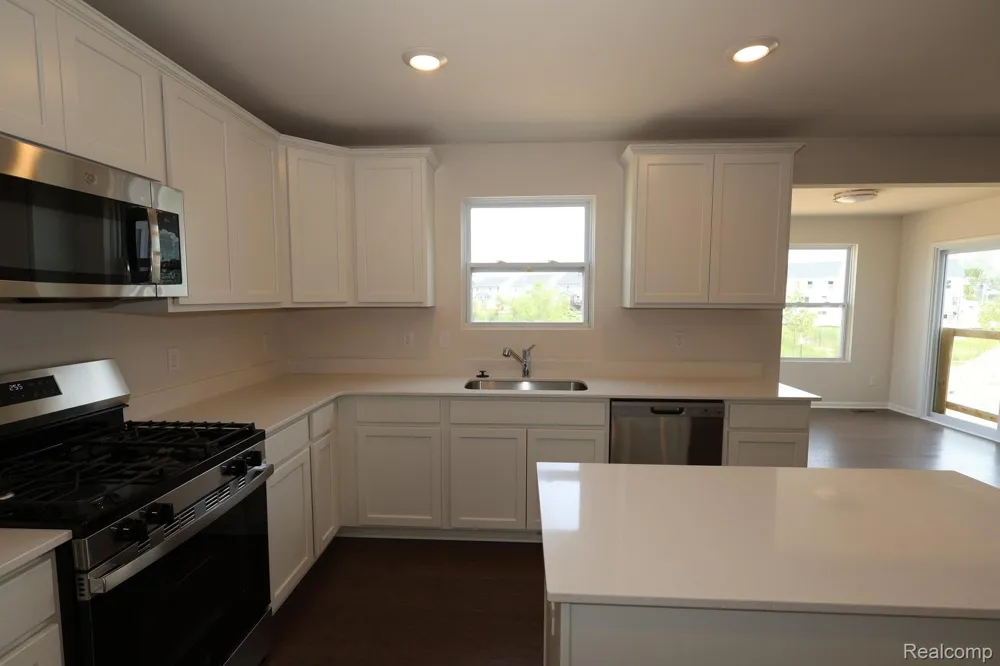 408 Hidden River W Holly Township, MI 48442