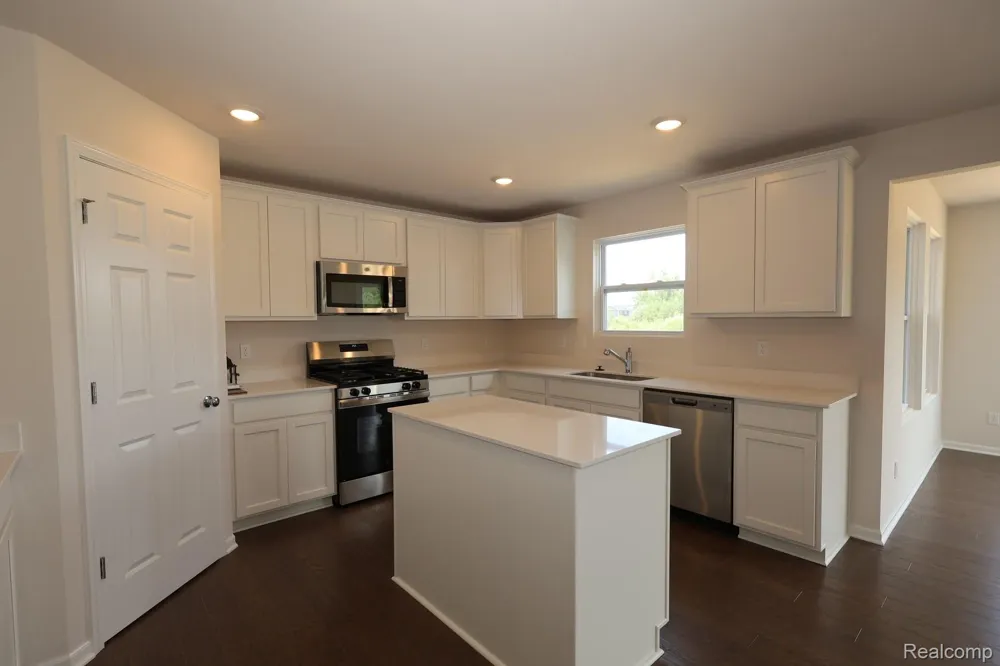 408 Hidden River W Holly Township, MI 48442