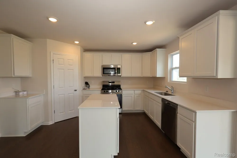 408 Hidden River W Holly Township, MI 48442