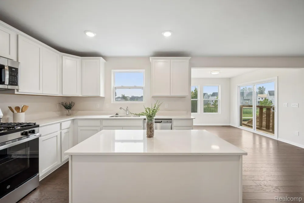 408 Hidden River W Holly Township, MI 48442