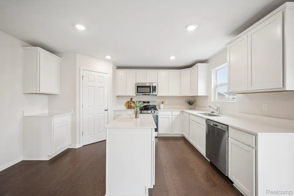 408 Hidden River W Holly Township, MI 48442