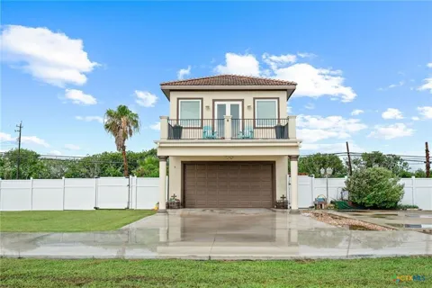 4 Lavaca Bay Place