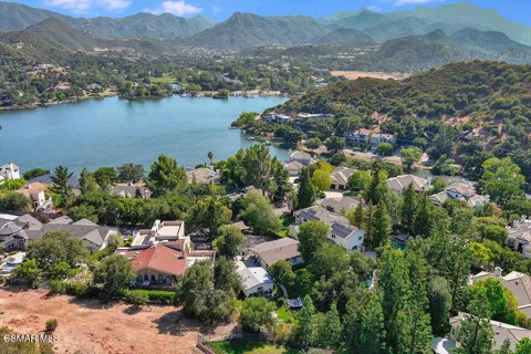 279 Lake Sherwood Drive