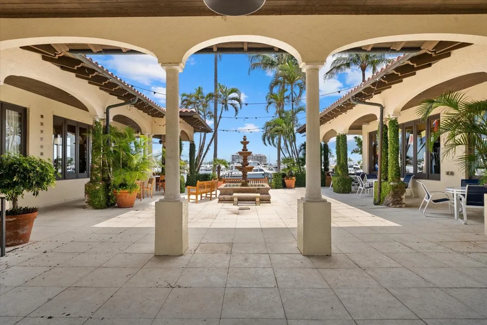 2600 HARBOURSIDE DRIVE #H06 Longboat Key, FL 34228