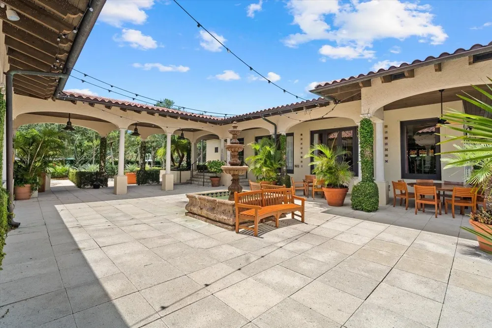 2600 HARBOURSIDE DRIVE #H06 Longboat Key, FL 34228