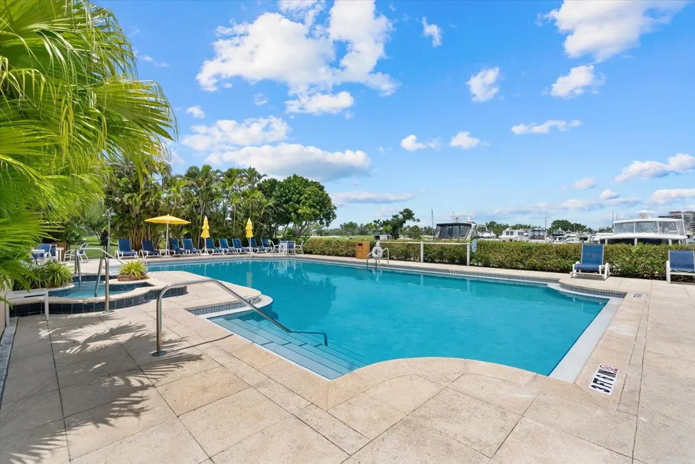2600 HARBOURSIDE DRIVE #H06 Longboat Key, FL 34228