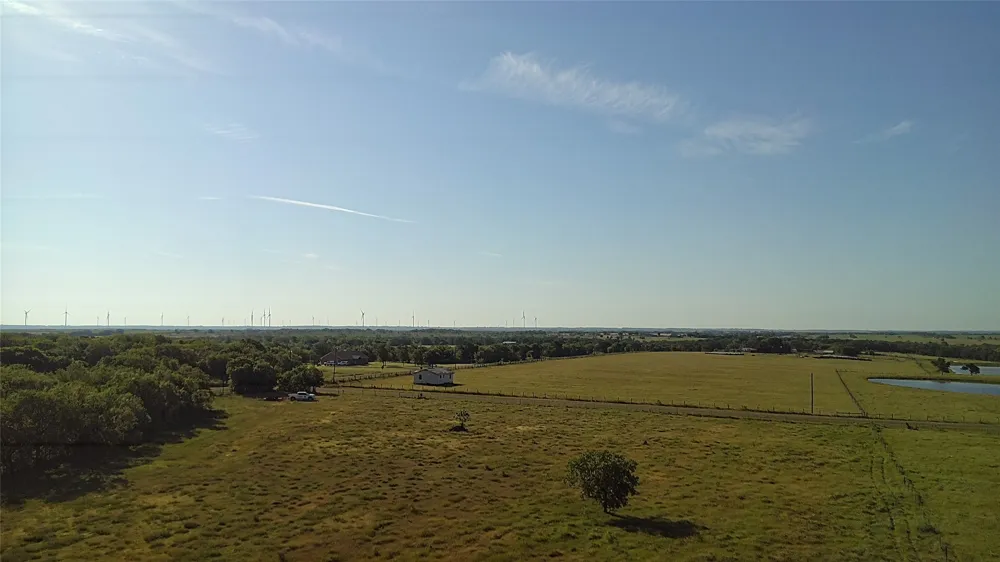 682 Somers Axtell, TX 76624
