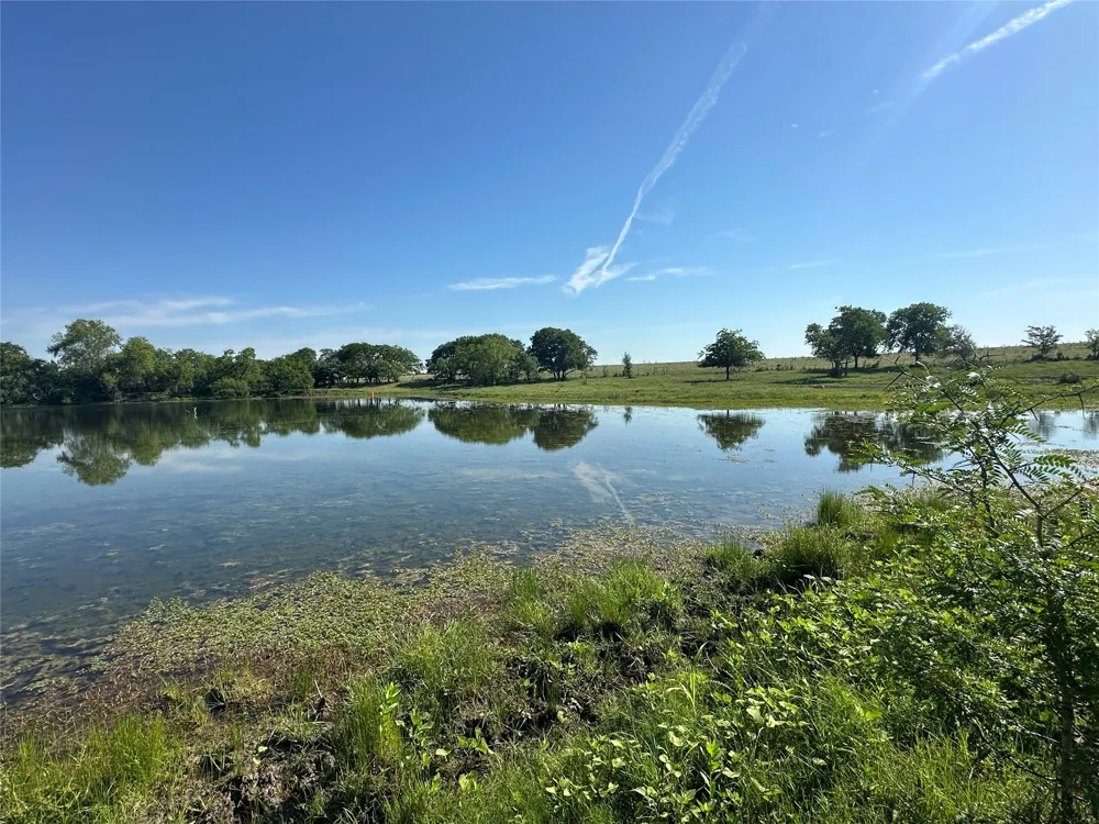 682 Somers Axtell, TX 76624