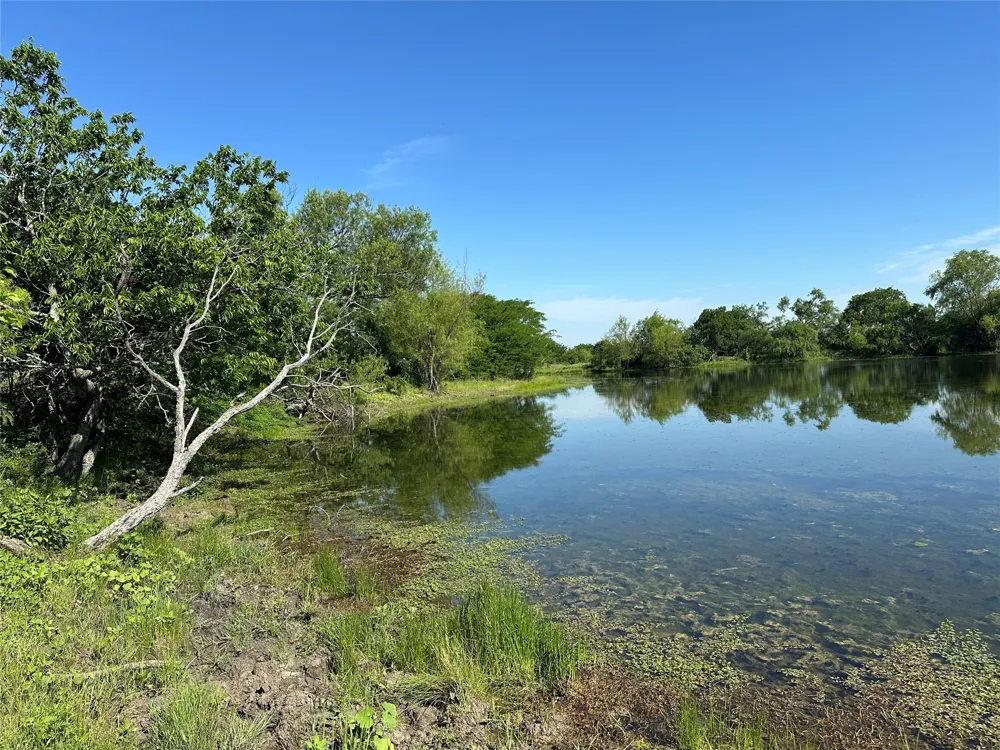 682 Somers Axtell, TX 76624