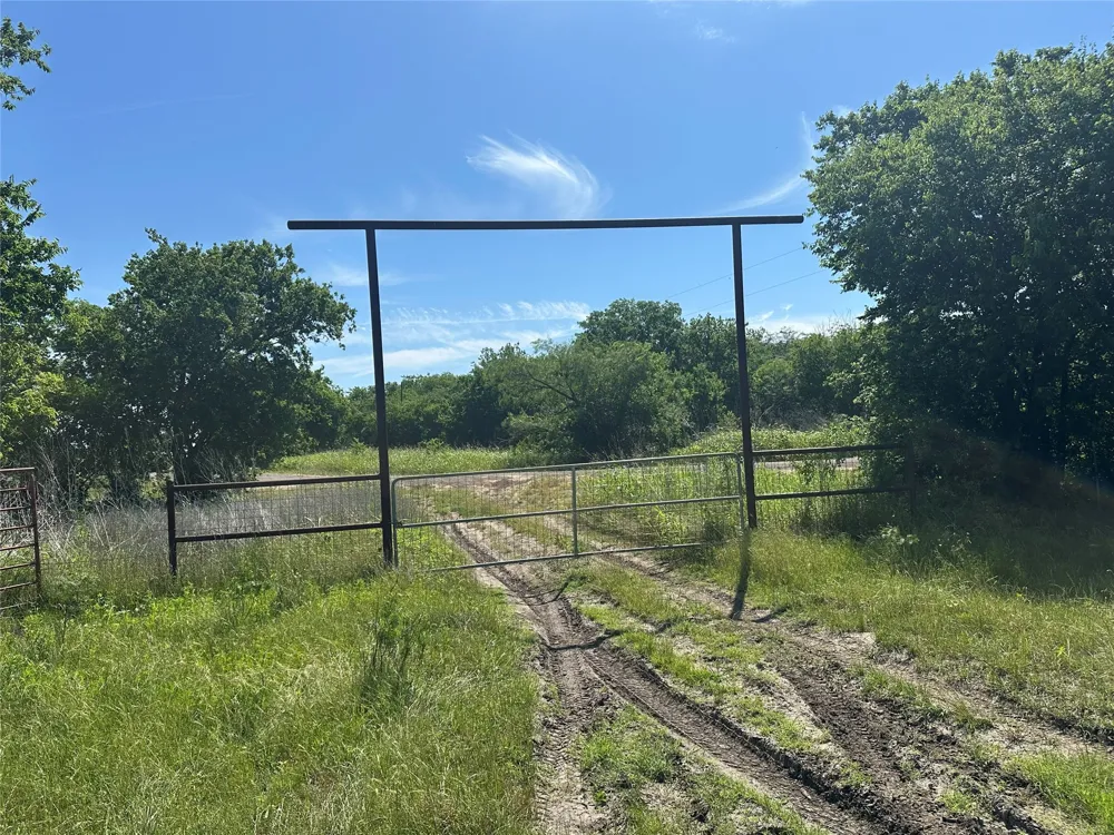 682 Somers Axtell, TX 76624