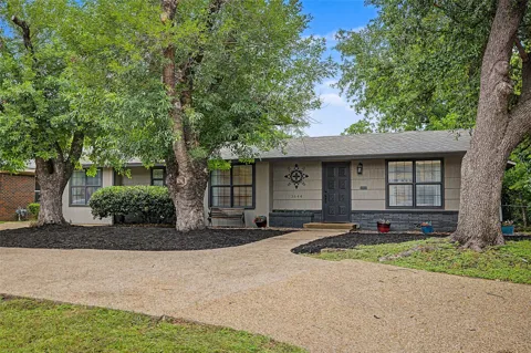 3644 W Seminary Drive