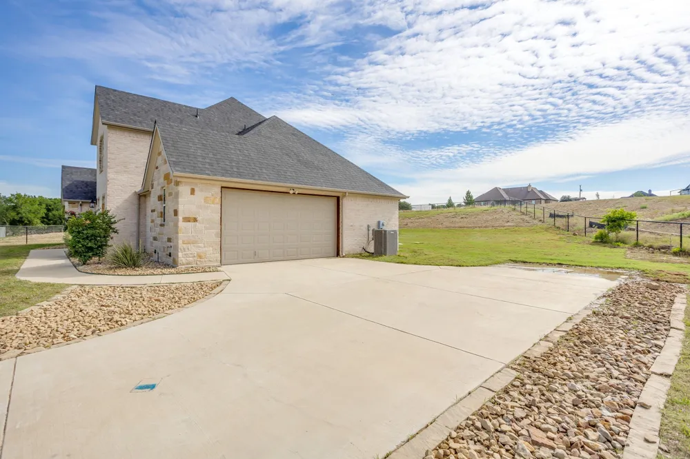 120 War Wagon Circle Millsap, TX 76066