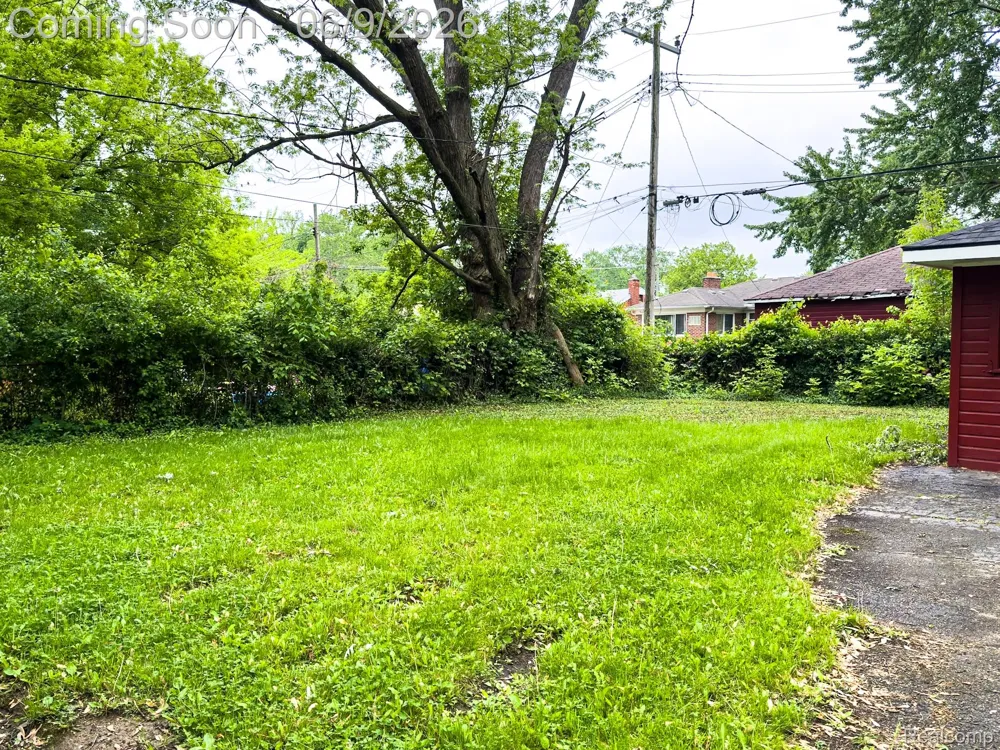 24221 Cloverlawn Street Oak Park City, MI 48237