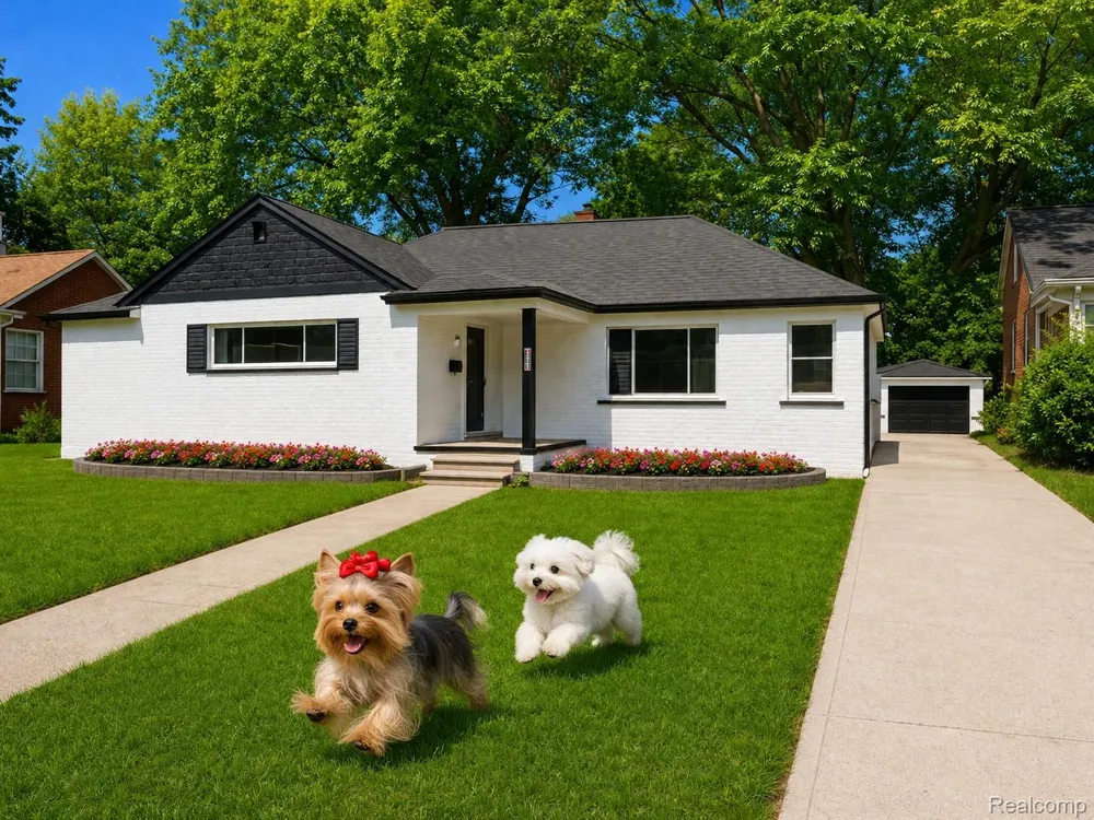 24221 Cloverlawn Street Oak Park City, MI 48237
