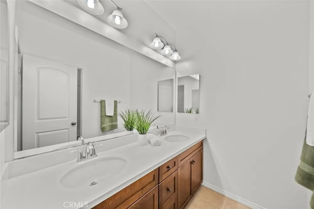 20726 Celadon Court Saugus, CA 91350