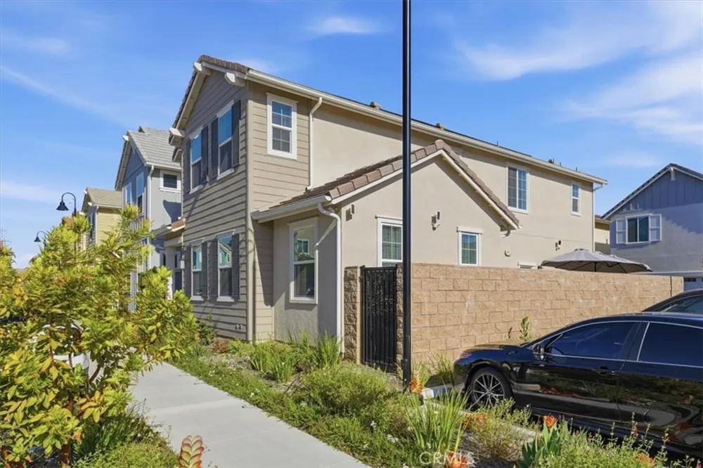 13858 Sedum Lane Fontana, CA 92336