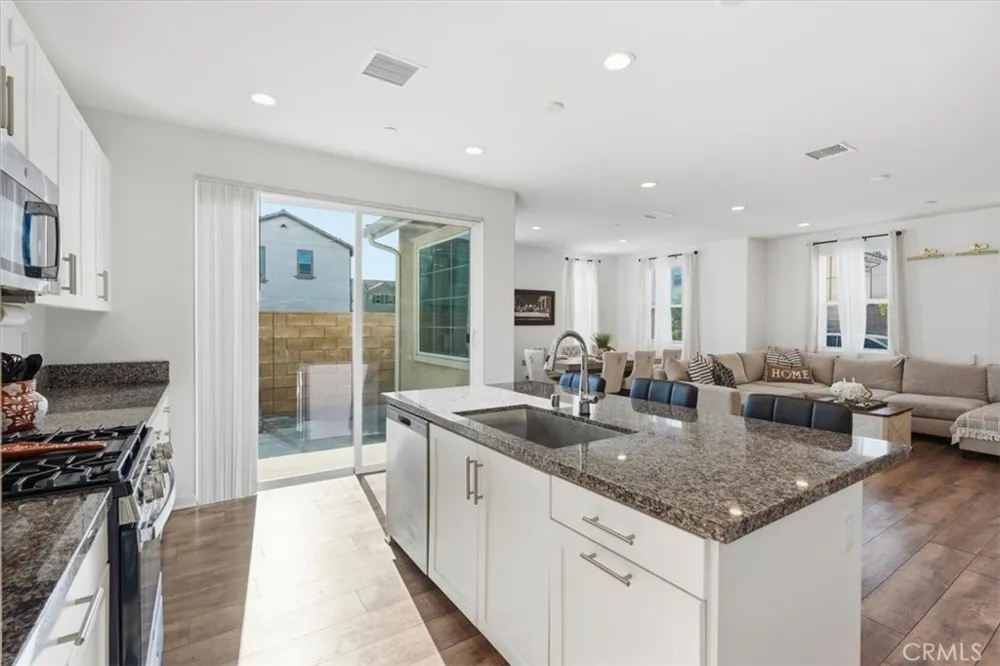 13858 Sedum Lane Fontana, CA 92336