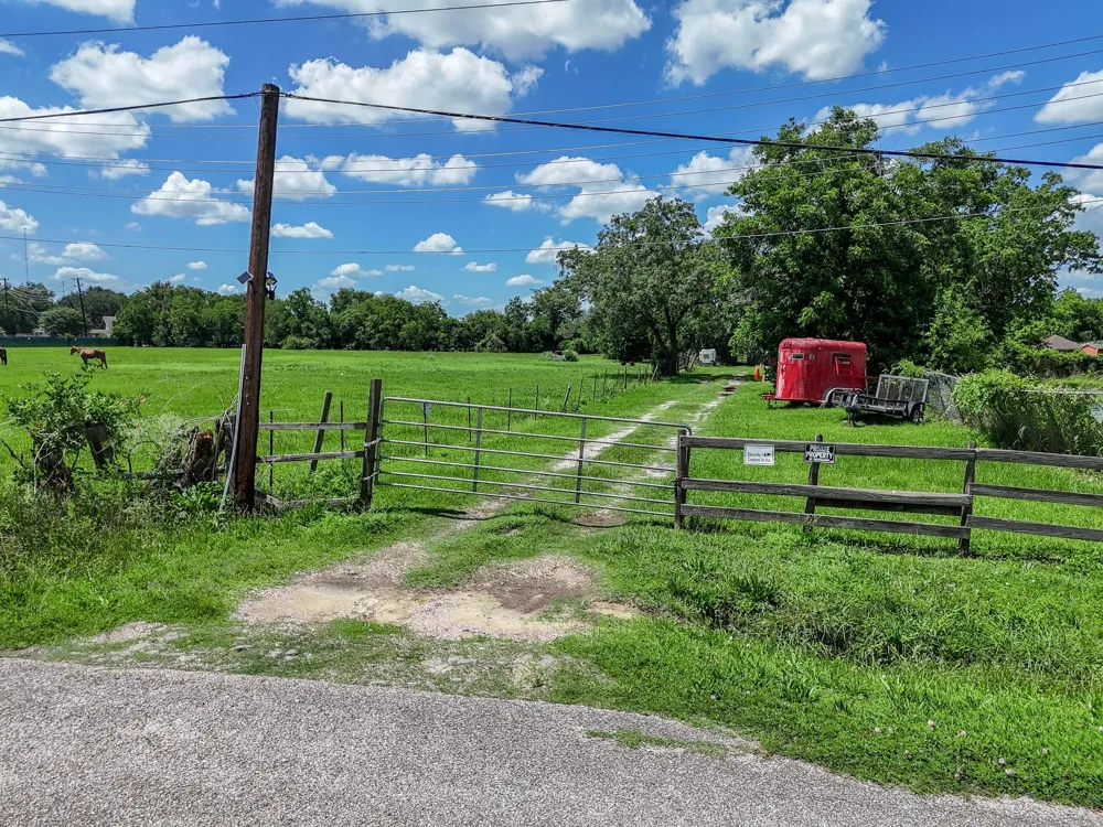 1930 Evans Road Missouri City, TX 77489