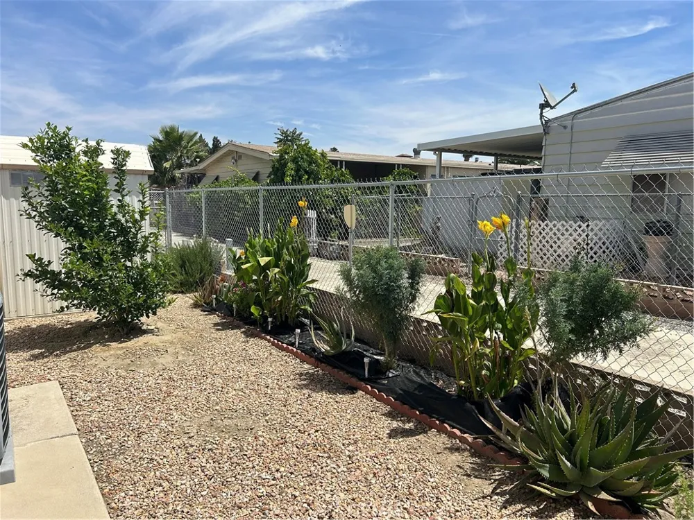 664 Mariposa Hemet, CA 92543