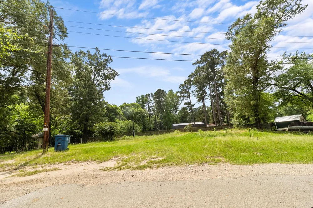 Shady Drive Chandler, TX 75758