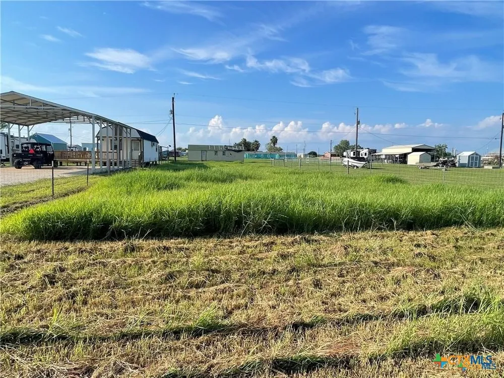 1305 E Toledo Seadrift, TX 77983