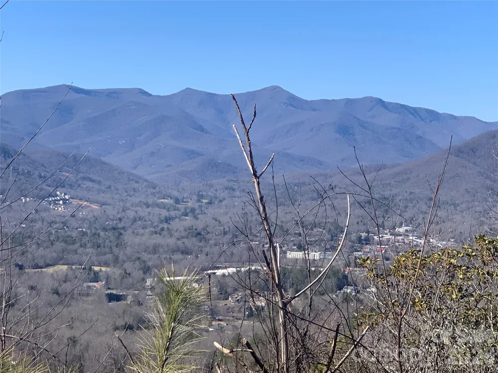 124 Settings Boulevard Black Mountain, NC 28711