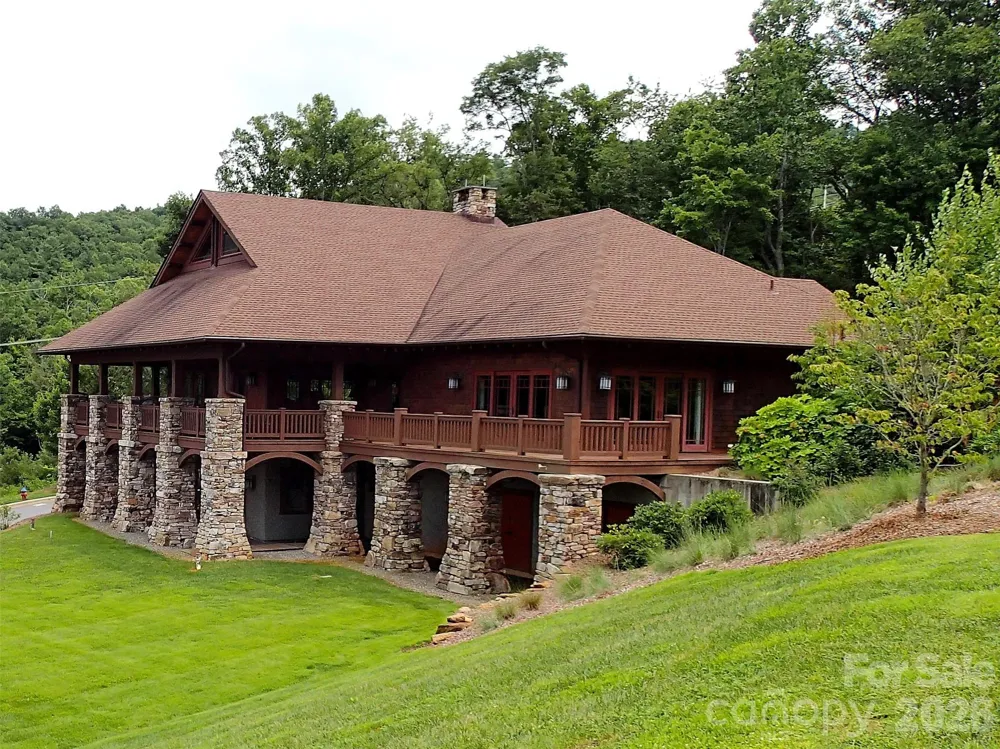 124 Settings Boulevard Black Mountain, NC 28711