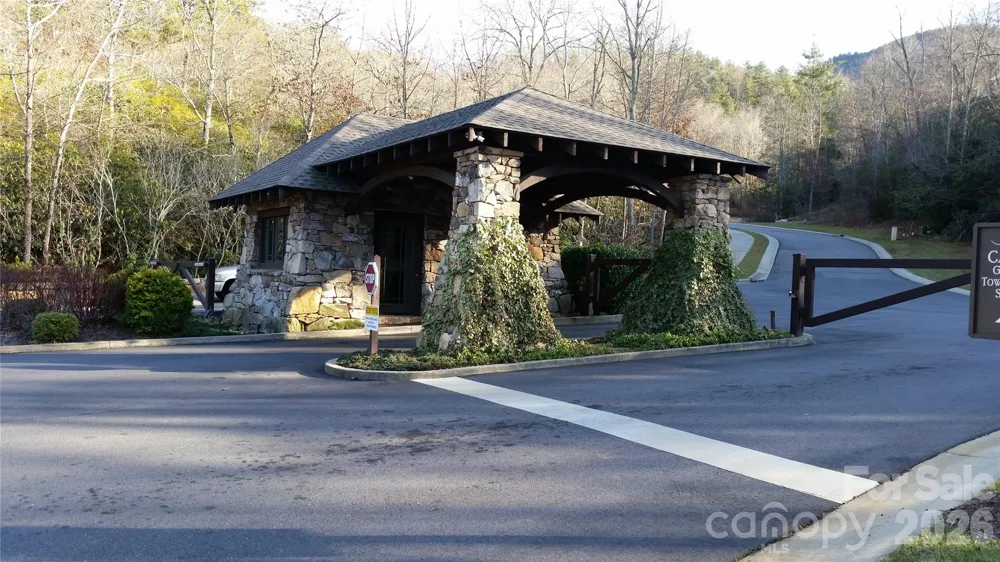 124 Settings Boulevard Black Mountain, NC 28711