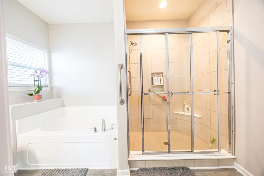 8822 Rowling Way Indianapolis, IN 46239