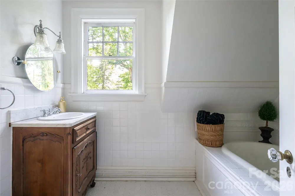 334 Vanderbilt Road Biltmore Forest, NC 28803