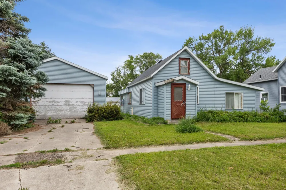 118 2nd Street SW Hillsboro, ND 58045